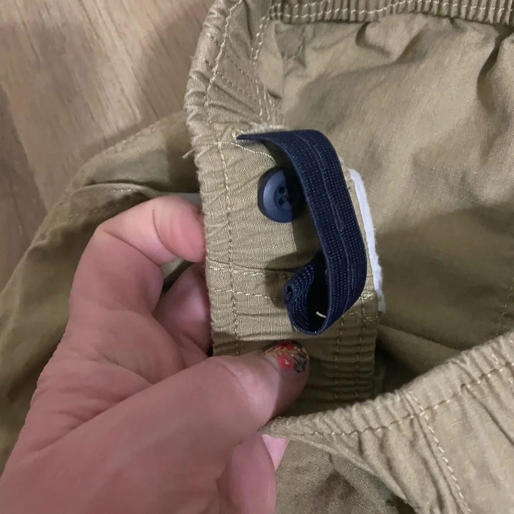Boys size 10 Khaki‎ cargo shorts